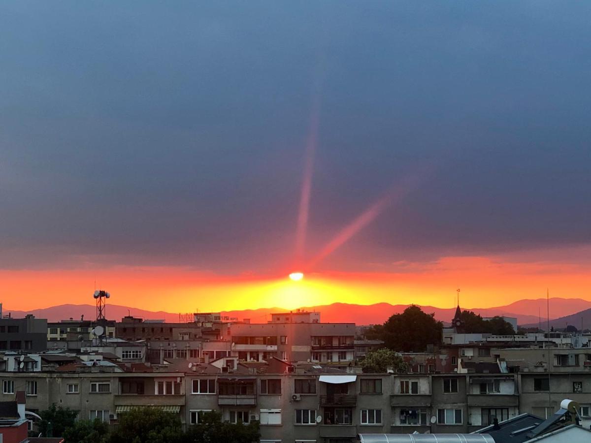 Amazing View Central 1 Bedroom Apartment Pazardzhik Bagian luar foto
